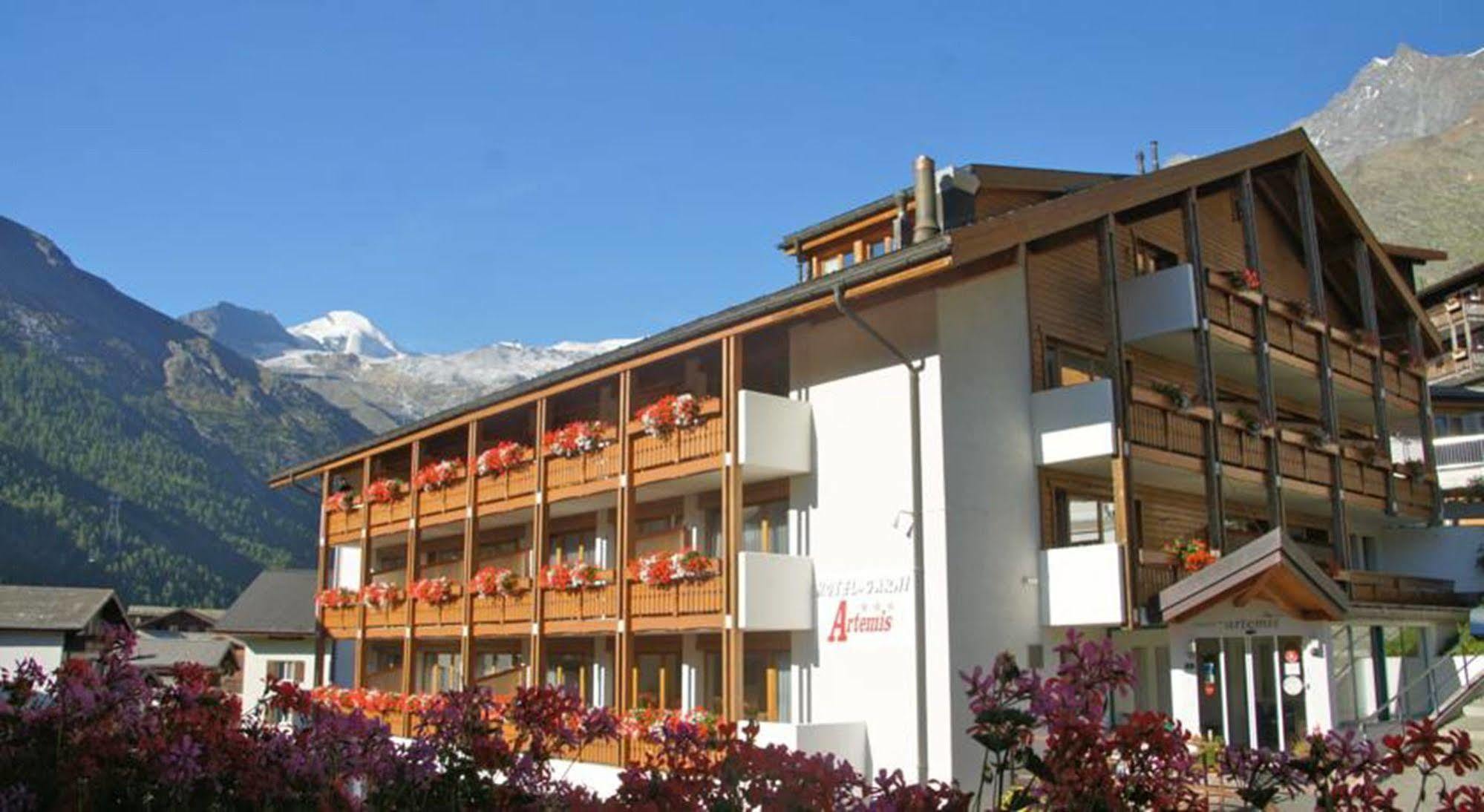 Hotel Restaurant Gabriel Scuol Exterior photo